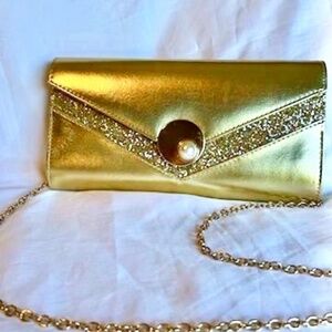 💲SALE💲 NWT Gold Handbag with Goldtone Chain Strap